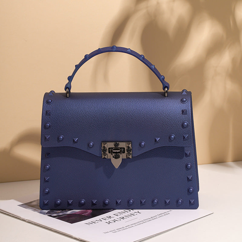 Sac à main en PVC pour femmes eprolo avec rivets en diamant colorés, porté à la main ou en bandoulière, design moderne et élégant.