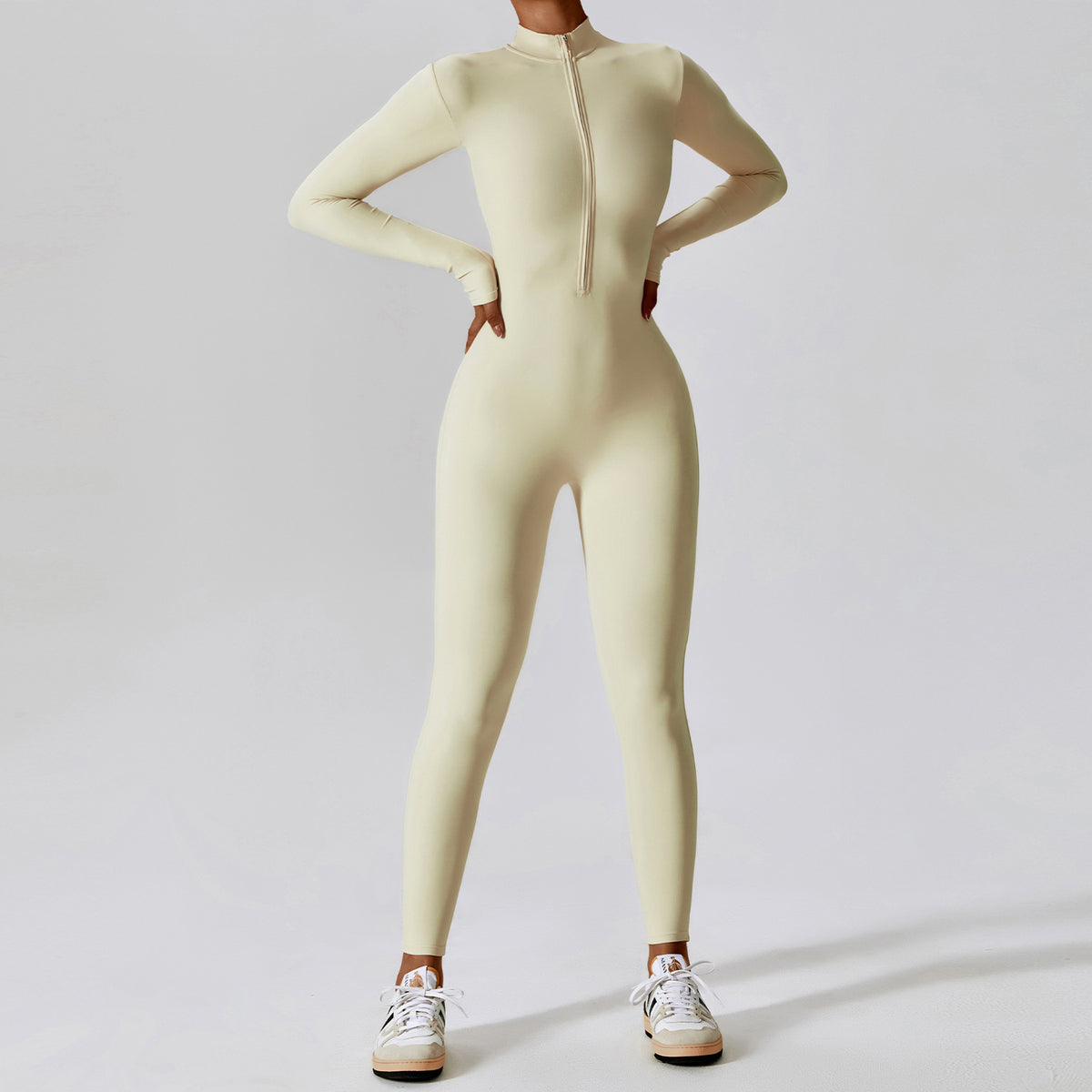 Combinaison de yoga nude à manches longues eprolo, ajustée pour fitness haute intensité, tissu extensible et confortable.