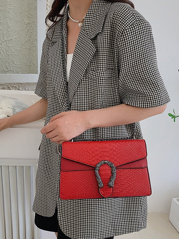 Sac à main carré en chaîne pour femmes, luxe, par eprolo, avec finition élégante et bandoulière en chaîne dorée.